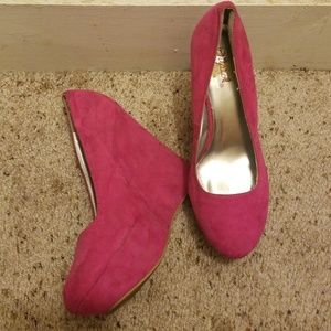 pink wedge style high keels 7.5